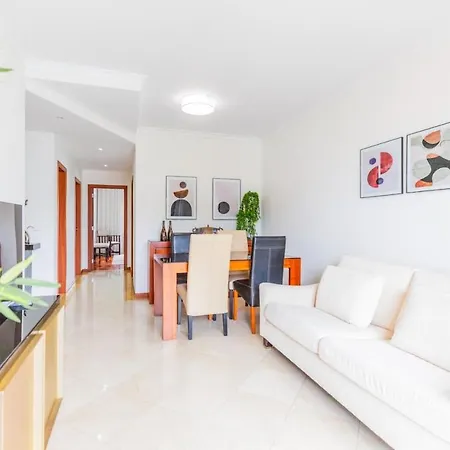 Ivory Breeze By Elysian Apartment *